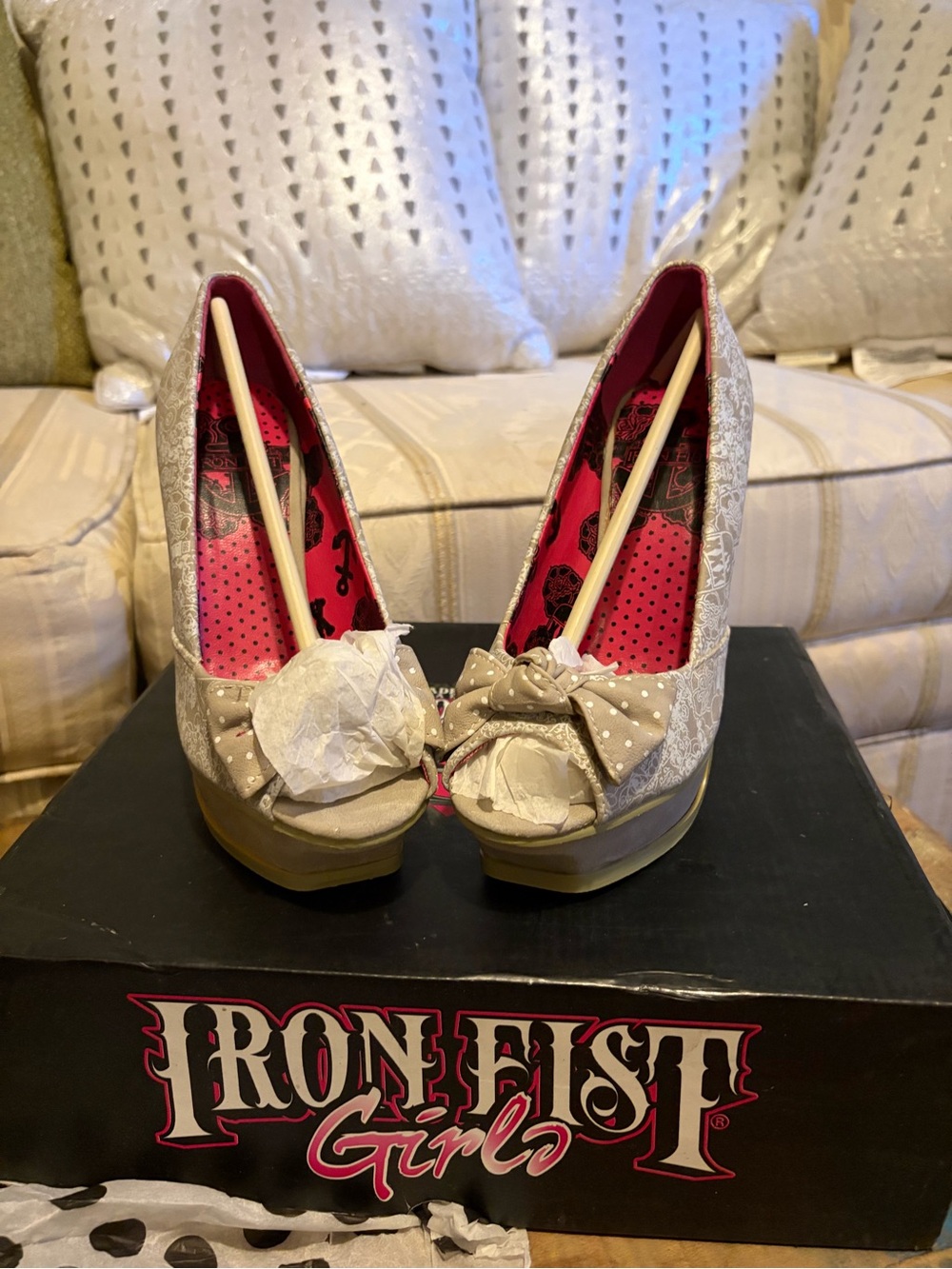Iron Fist girls Booze Cruise plat Peep-Toe Heels with Pink Lining